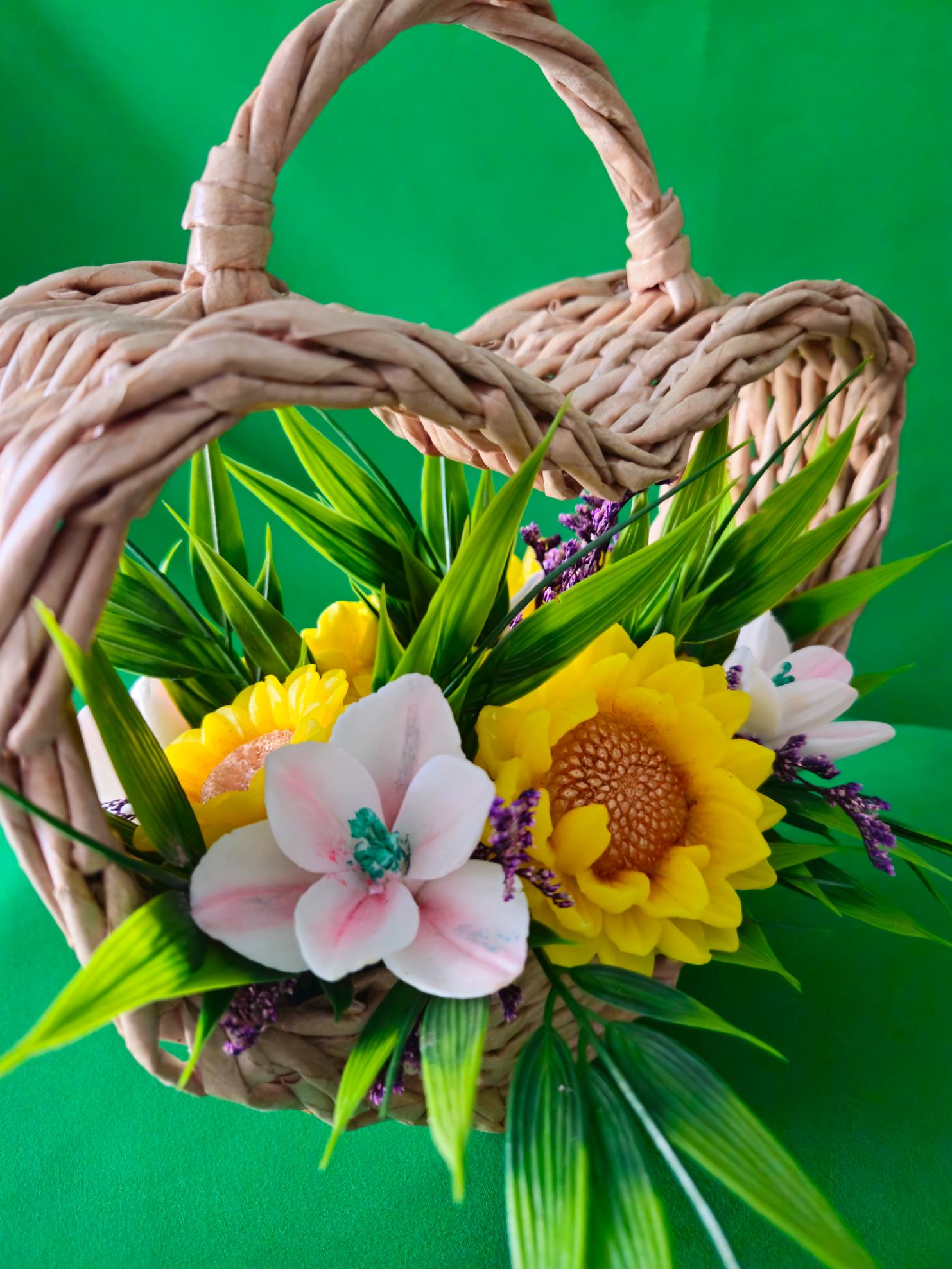 Artisan Bloomcraft Soap Art Arrangement – Elegant Scented Gift