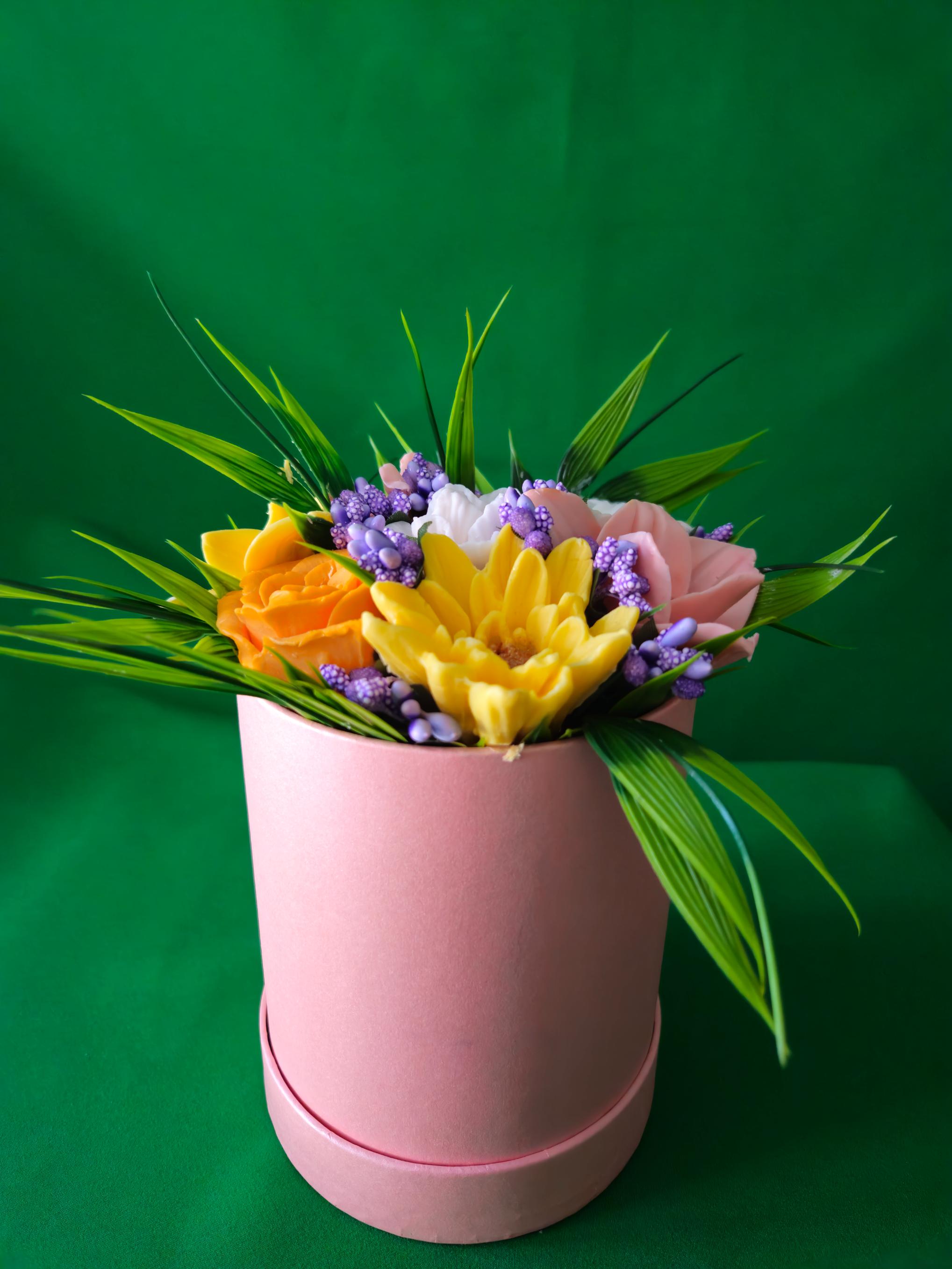 Luxury Floral Soft Pink Gift Box | Elegant Scented Soap Flower Arrangement